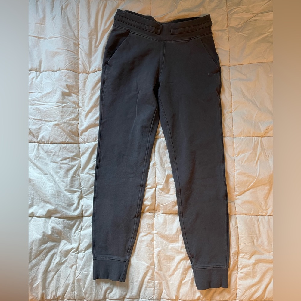 Lululemon joggers grey size 6